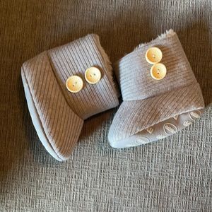Crib shoes